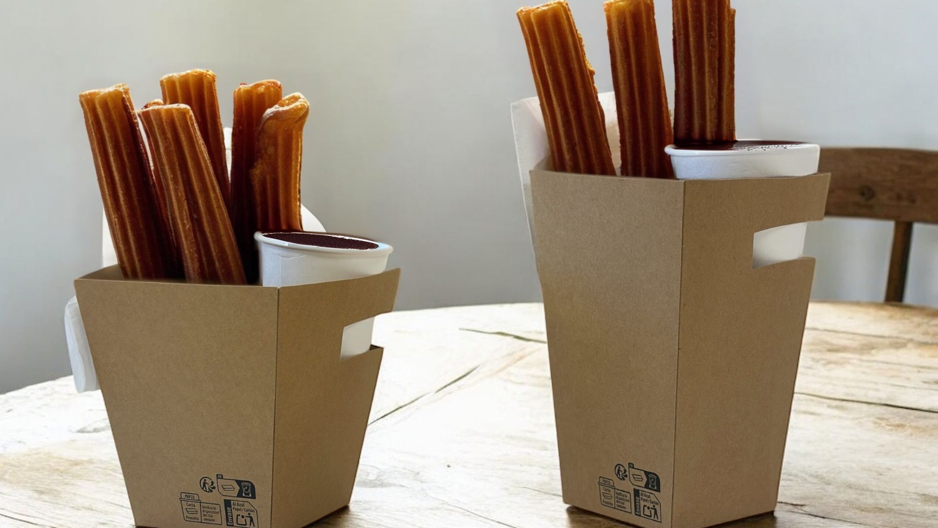 Envapro lanza un envase ‘tres en uno’ para churros, bebida y servilleta