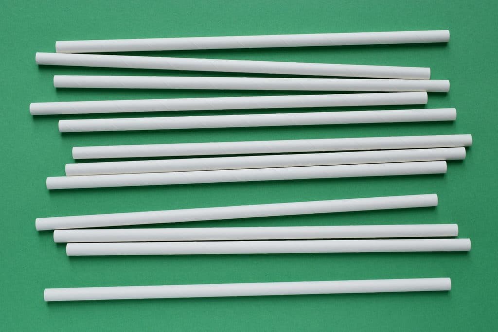 white paper straws on green background 2026 03 16 00 38 04 utc